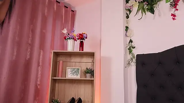 Snapshot of JulessCornett chatting on 02/13/26, 08:27 JulessCornett online show from 02/13/26, 08:27