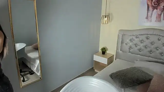 Snapshot of escarleth__ chatting on 11/25/25, 12:38 escarleth online show from 11/25/25, 12:38