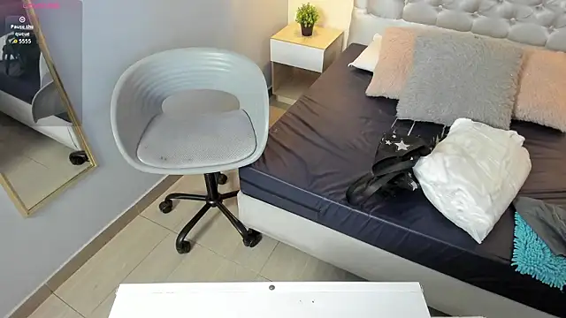 Snapshot of escarleth__ chatting on 03/04/26, 11:38 escarleth online show from 03/04/26, 11:38