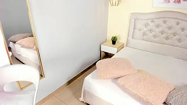 Snapshot of escarleth__ chatting on 03/06/26, 12:23 escarleth online show from 03/06/26, 12:23