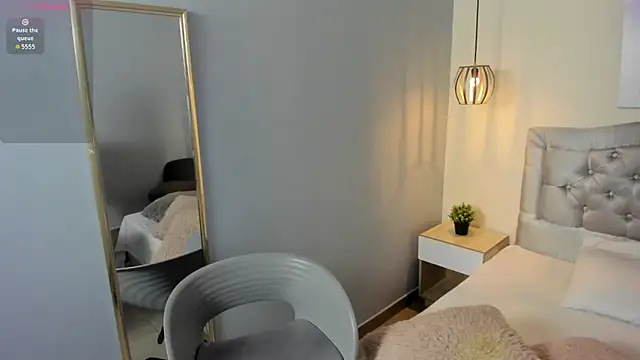 Snapshot of escarleth__ chatting on 03/31/26, 01:44 escarleth online show from 03/31/26, 01:44