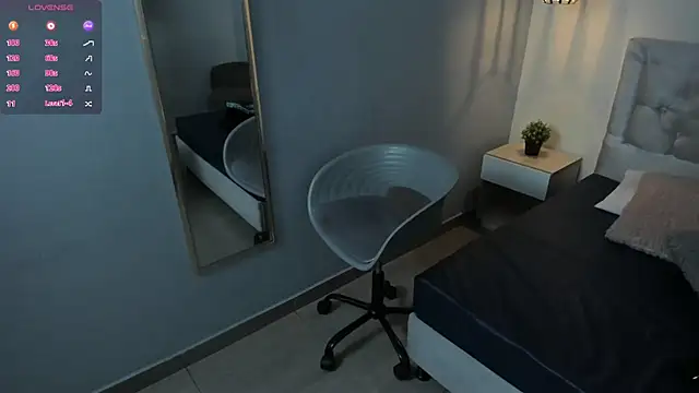 escarleth   online show from 07/18/26, 01:48
