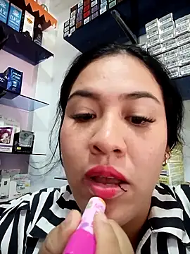 Snapshot of Miia_grand chatting on 11/27/25, 12:29 Miia grand online show from 11/27/25, 12:29