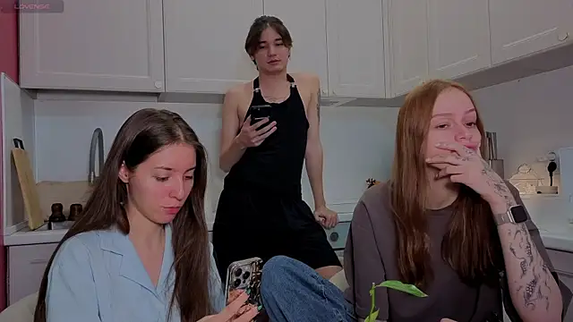 Snapshot of fcjuicy_pussy chatting on 12/20/25, 10:00 fcjuicy pussy online show from 12/20/25, 10:00