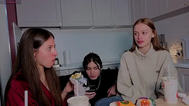 Snapshot of fcjuicy_pussy chatting on 12/21/25, 07:37 fcjuicy pussy online show from 12/21/25, 07:37