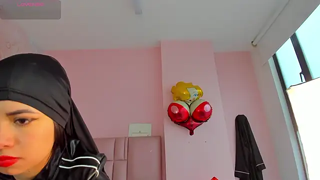 Snapshot of soyzarahtorres chatting on 09/27/25, 04:34 soyzarahtorres online show from 09/27/25, 04:34