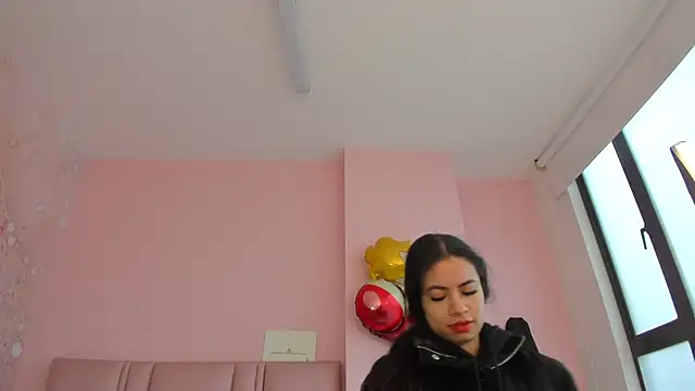 Snapshot of soyzarahtorres chatting on 10/25/25, 04:02 soyzarahtorres online show from 10/25/25, 04:02