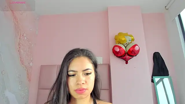 Snapshot of soyzarahtorres chatting on 10/31/25, 02:51 soyzarahtorres online show from 10/31/25, 02:51