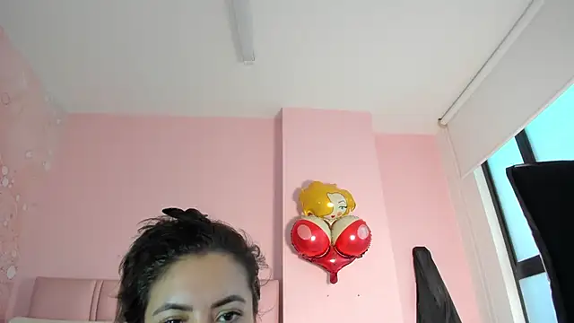 Snapshot of soyzarahtorres chatting on 11/25/25, 10:21 soyzarahtorres online show from 11/25/25, 10:21