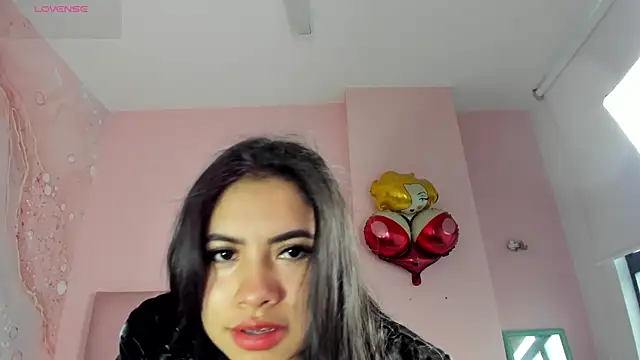 Snapshot of soyzarahtorres chatting on 12/16/25, 09:31 soyzarahtorres online show from 12/16/25, 09:31