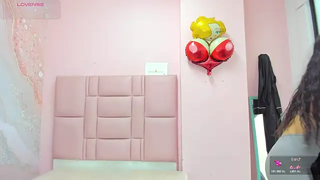 Snapshot of soyzarahtorres chatting on 12/22/25, 09:45 soyzarahtorres online show from 12/22/25, 09:45