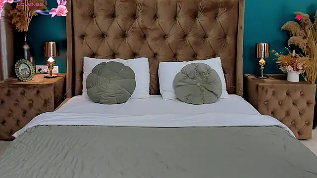 Snapshot of CalyMoon chatting on 04/01/26, 12:17 CalyMoon online show from 04/01/26, 12:17