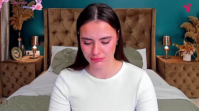 Snapshot of CalyMoon chatting on 04/18/26, 07:58 CalyMoon online show from 04/18/26, 07:58