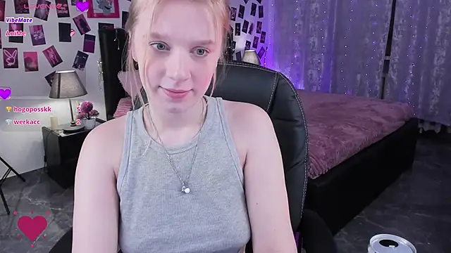 Snapshot of KarambaMoon chatting on 02/14/25, 12:19 KarambaMoon online show from 02/14/25, 12:19