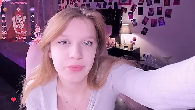 Snapshot of KarambaMoon chatting on 03/05/26, 09:00 KarambaMoon online show from 03/05/26, 09:00