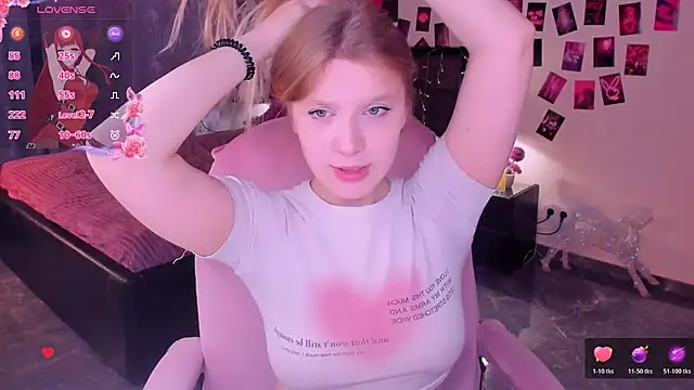 Snapshot of KarambaMoon chatting on 03/12/26, 08:59 KarambaMoon online show from 03/12/26, 08:59