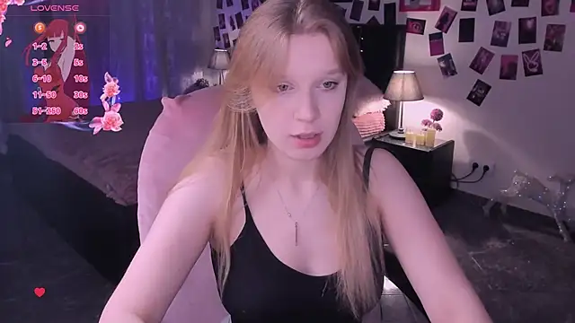 Snapshot of KarambaMoon chatting on 04/09/26, 08:58 KarambaMoon online show from 04/09/26, 08:58