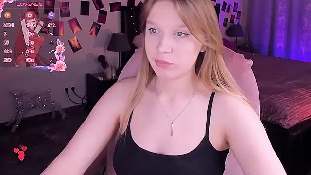 Snapshot of KarambaMoon chatting on 04/22/26, 08:10 KarambaMoon online show from 04/22/26, 08:10