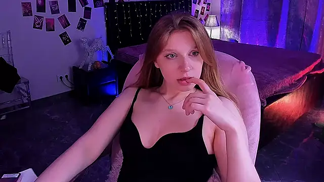 Snapshot of KarambaMoon chatting on 06/14/26, 02:24 KarambaMoon online show from 06/14/26, 02:24