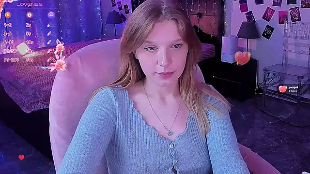 Snapshot of KarambaMoon chatting on 07/05/26, 09:00 KarambaMoon online show from 07/05/26, 09:00