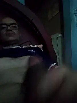 hugosafado333 online show from 12/07/24, 03:08