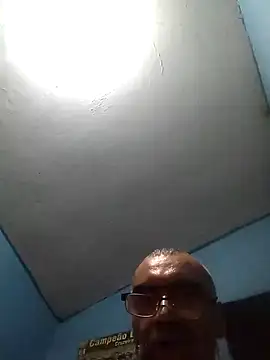 hugosafado333 online show from 12/14/24, 03:18