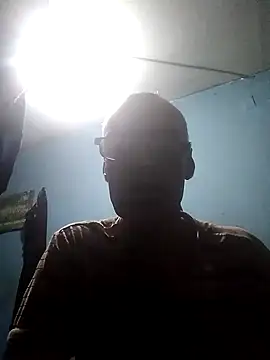 hugosafado333 online show from 12/17/24, 05:29