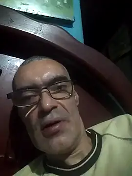 hugosafado333 online show from 12/18/24, 05:15