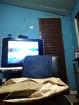 hugosafado333 online show from 01/05/25, 03:11