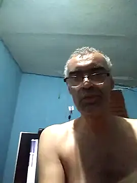 hugosafado333 online show from 01/26/25, 04:20