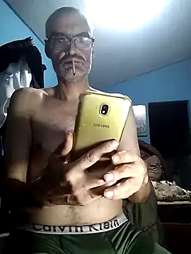 hugosafado333 online show from 02/10/25, 05:58