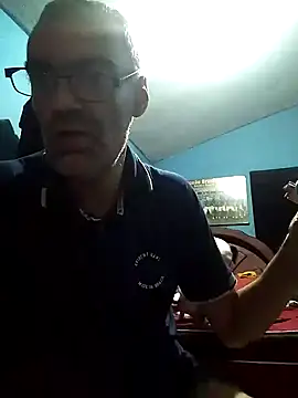 hugosafado333 online show from 03/22/25, 05:39