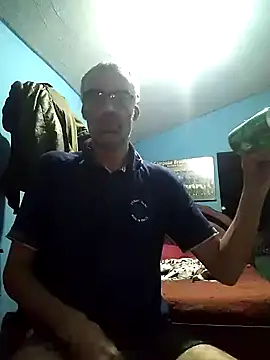 hugosafado333 online show from 03/23/25, 08:59