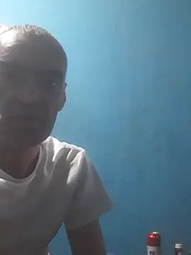 hugosafado333 online show from 10/23/25, 04:45