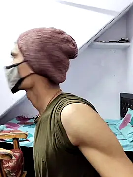 Snapshot of Habibi_big_b chatting on 12/20/24, 03:25 Habibi big b online show from 12/20/24, 03:25