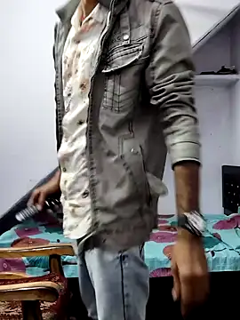 Snapshot of Habibi_big_b chatting on 12/26/24, 08:28 Habibi big b online show from 12/26/24, 08:28