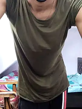 Snapshot of Habibi_big_b chatting on 01/01/25, 05:44 Habibi big b online show from 01/01/25, 05:44