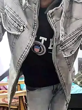 Snapshot of Habibi_big_b chatting on 01/06/25, 05:06 Habibi big b online show from 01/06/25, 05:06