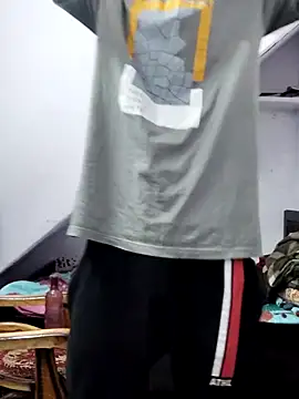 Snapshot of Habibi_big_b chatting on 01/17/25, 04:57 Habibi big b online show from 01/17/25, 04:57