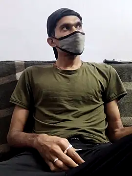 Snapshot of Habibi_big_b chatting on 02/18/25, 12:17 Habibi big b online show from 02/18/25, 12:17