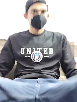 Snapshot of Habibi_big_b chatting on 02/23/25, 09:33 Habibi big b online show from 02/23/25, 09:33