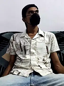 Snapshot of Habibi_big_b chatting on 03/05/25, 04:35 Habibi big b online show from 03/05/25, 04:35