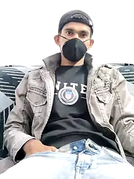 Snapshot of Habibi_big_b chatting on 03/06/25, 04:28 Habibi big b online show from 03/06/25, 04:28