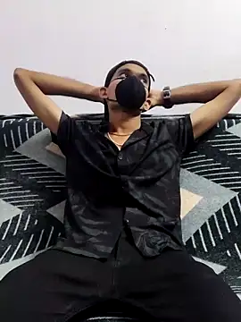 Snapshot of Habibi_big_b chatting on 03/16/25, 08:32 Habibi big b online show from 03/16/25, 08:32