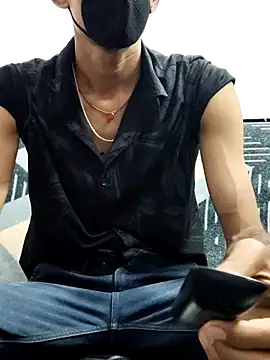 Snapshot of Habibi_big_b chatting on 03/18/25, 05:41 Habibi big b online show from 03/18/25, 05:41