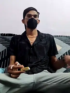 Snapshot of Habibi_big_b chatting on 03/19/25, 06:01 Habibi big b online show from 03/19/25, 06:01