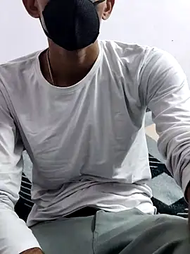 Snapshot of Habibi_big_b chatting on 03/20/25, 04:42 Habibi big b online show from 03/20/25, 04:42