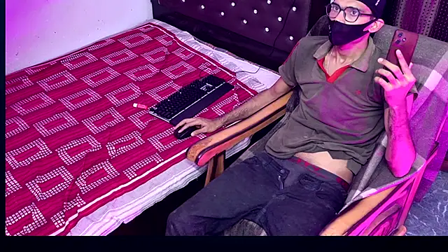 Snapshot of Habibi_big_b chatting on 09/11/25, 05:13 Habibi big b online show from 09/11/25, 05:13