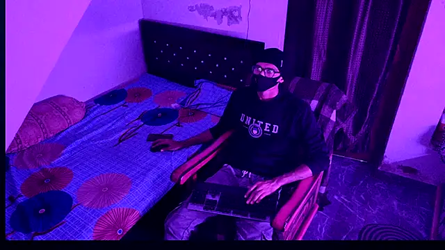 Snapshot of Habibi_big_b chatting on 09/15/25, 05:57 Habibi big b online show from 09/15/25, 05:57