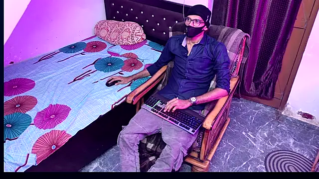 Snapshot of Habibi_big_b chatting on 09/20/25, 05:36 Habibi big b online show from 09/20/25, 05:36